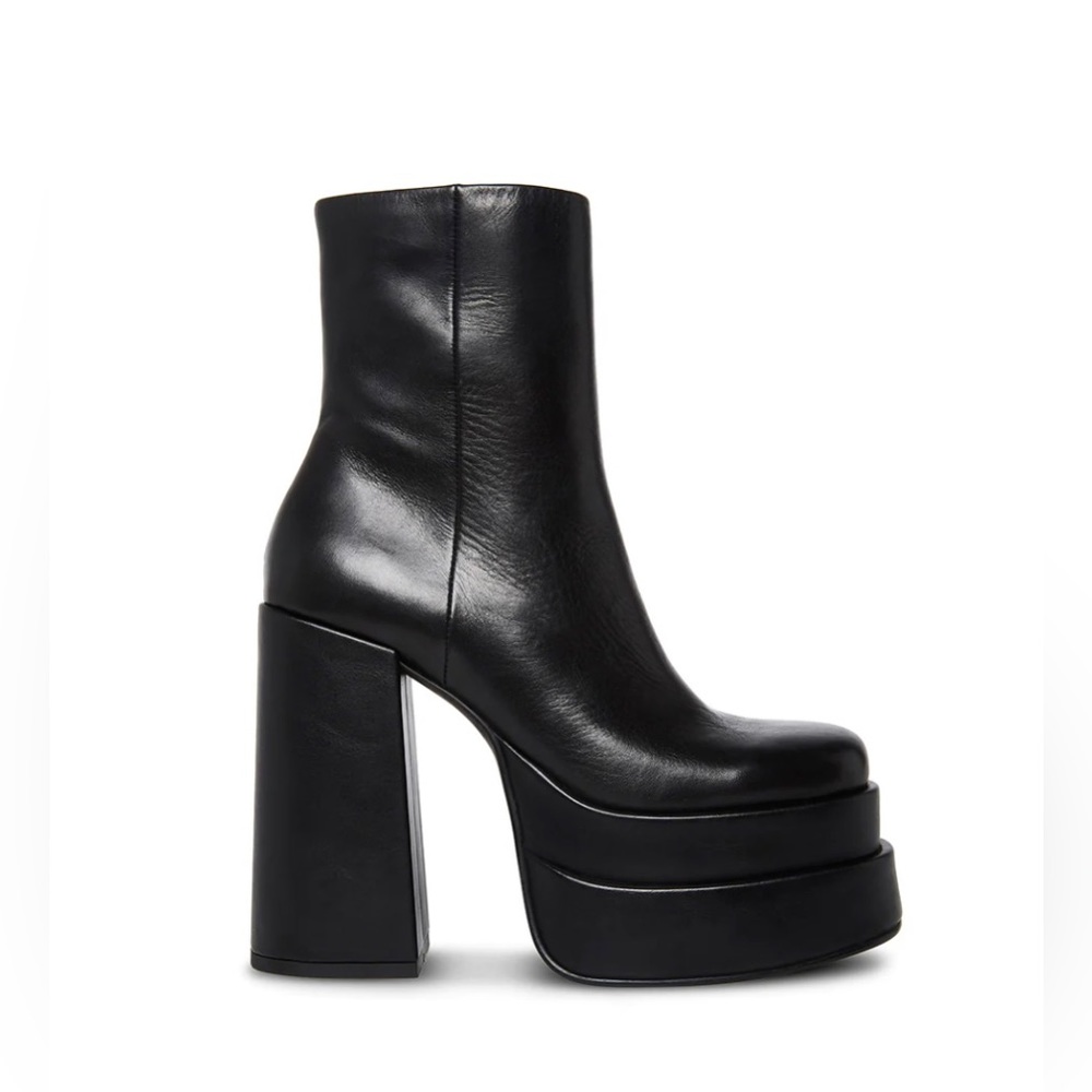 NWT Steve Madden Cobra Black Leather Platform Boots